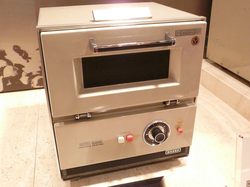 Sharp R-600