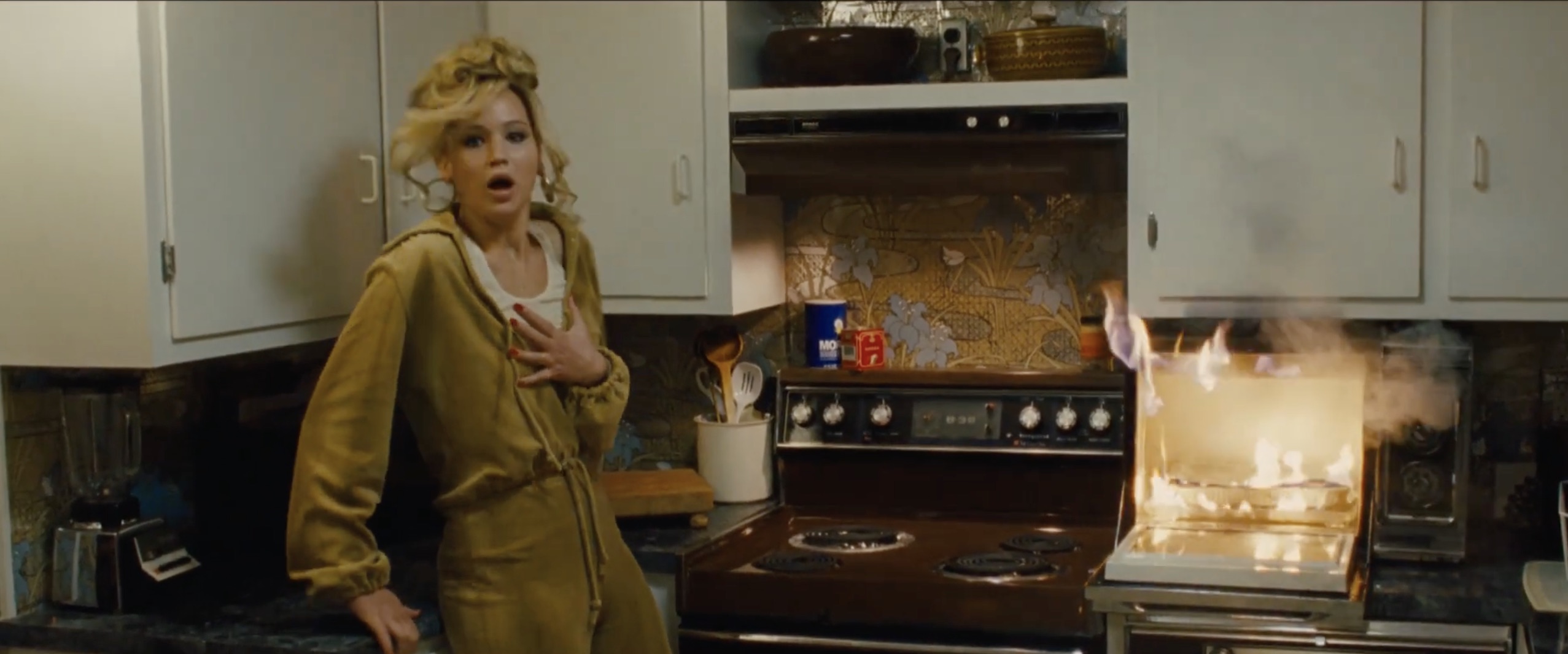 Jennifer Lawrence blows up a "science oven" in American Hustle (2017)